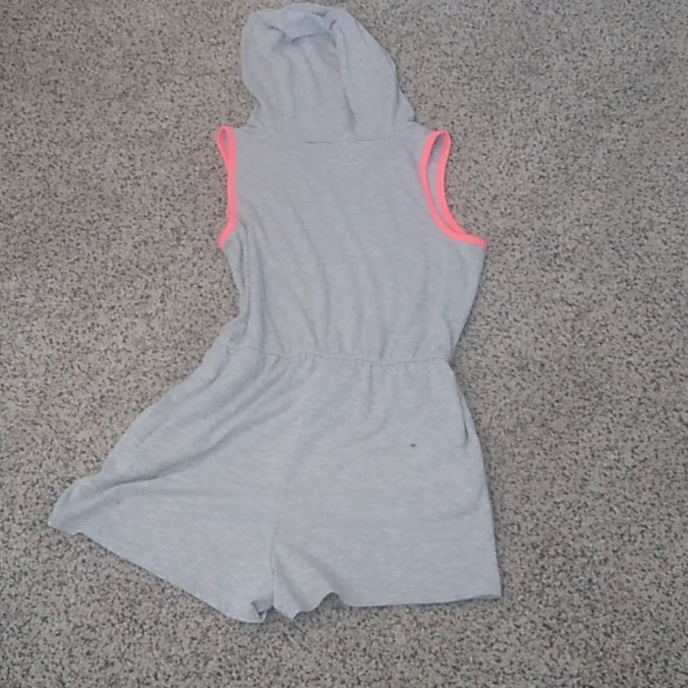Romper - Picture 2 of 4